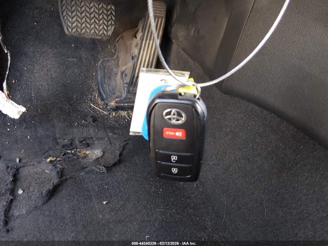 JTDADABU4P3002390 Toyota Prius Le Awd-e