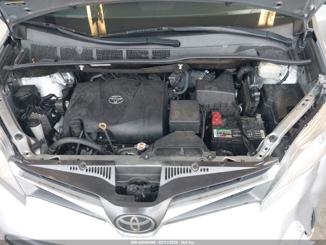 5TDYZ3DC4KS986230 Toyota Sienna Xle 8 Passenger