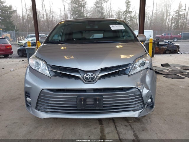 5TDYZ3DC4KS986230 Toyota Sienna Xle 8 Passenger