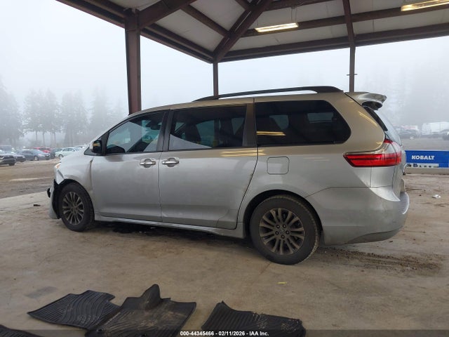5TDYZ3DC4KS986230 Toyota Sienna Xle 8 Passenger