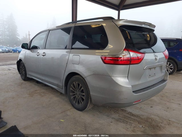 5TDYZ3DC4KS986230 Toyota Sienna Xle 8 Passenger