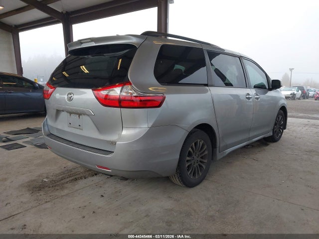 5TDYZ3DC4KS986230 Toyota Sienna Xle 8 Passenger