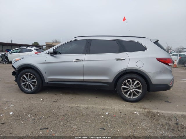 KM8SMDHF3HU231682 Hyundai Santa Fe Se