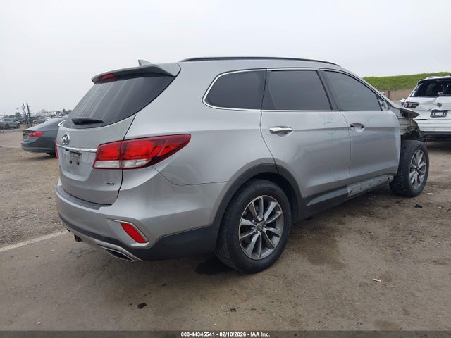 KM8SMDHF3HU231682 Hyundai Santa Fe Se