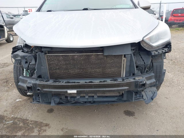 KM8SMDHF3HU231682 Hyundai Santa Fe Se