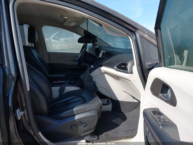 Продаж на аукціоні авто 2017 Chrysler Pacifica Touring-l Plus, vin: 2C4RC1EG0HR821918, номер лоту: 44345555
