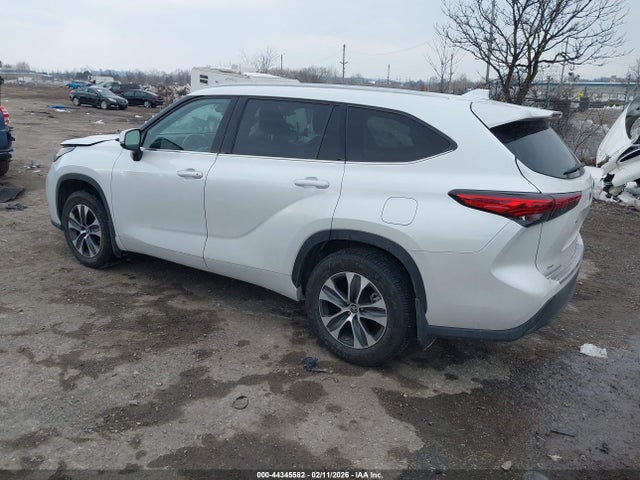2022 TOYOTA HIGHLANDER 5TDGZRBH7NS596580 Photo 2