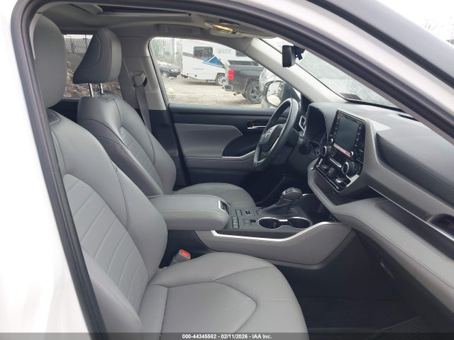 2022 TOYOTA HIGHLANDER 5TDGZRBH7NS596580 Photo 4
