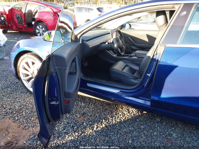 2018 TESLA MODEL 3 5YJ3E1EB1JF092060 Photo 4