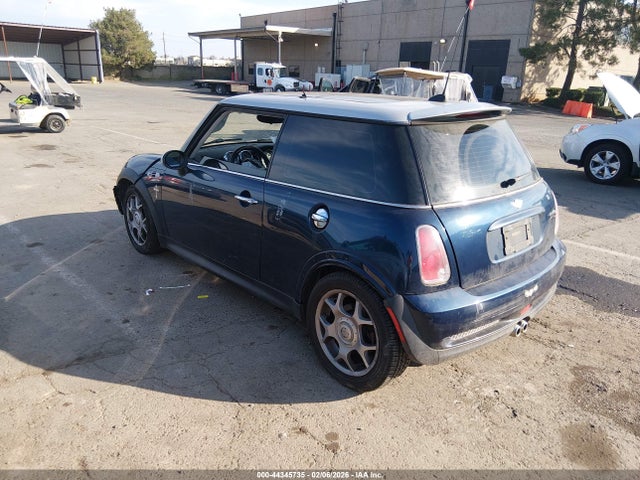 2006 MINI COOPER S WMWRE335X6TJ37047 Photo 2