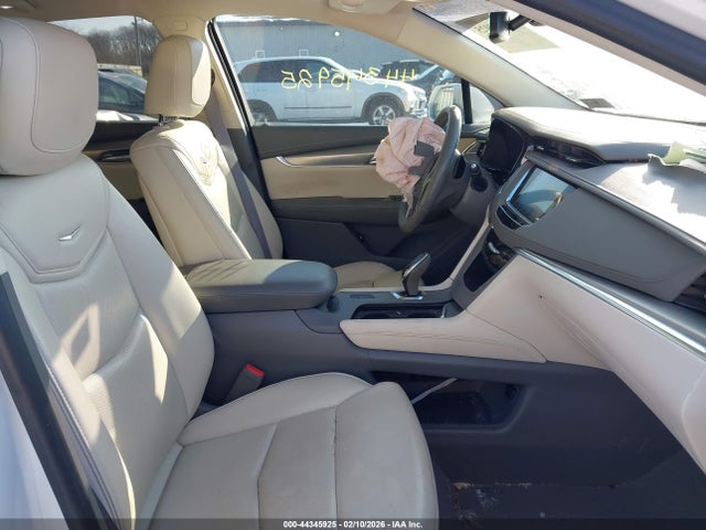44345925 :رقم المزاد ، 1GYKNBRSXHZ268503 vin ، 2017 Cadillac Xt5 Luxury مزاد بيع
