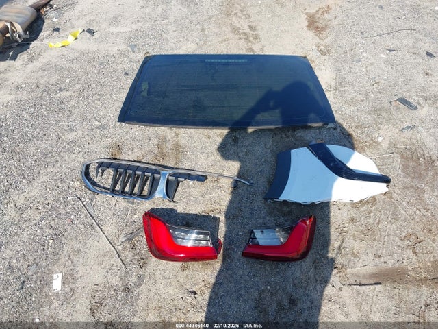 44346140 :رقم المزاد ، WBA5R1C59KAK12110 vin ، 2019 Bmw 330i مزاد بيع