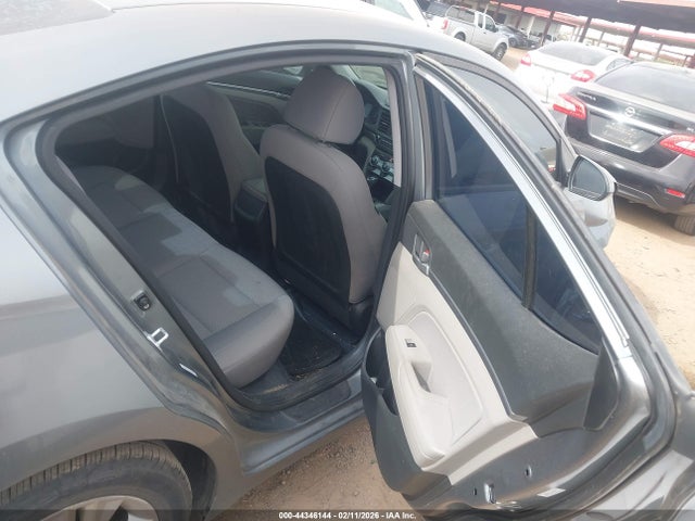 KMHD84LF1KU745493 Hyundai ELANTRA SEL