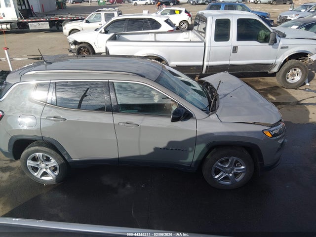 3C4NJDBN0RT607583 Jeep Compass Latitude 4x4