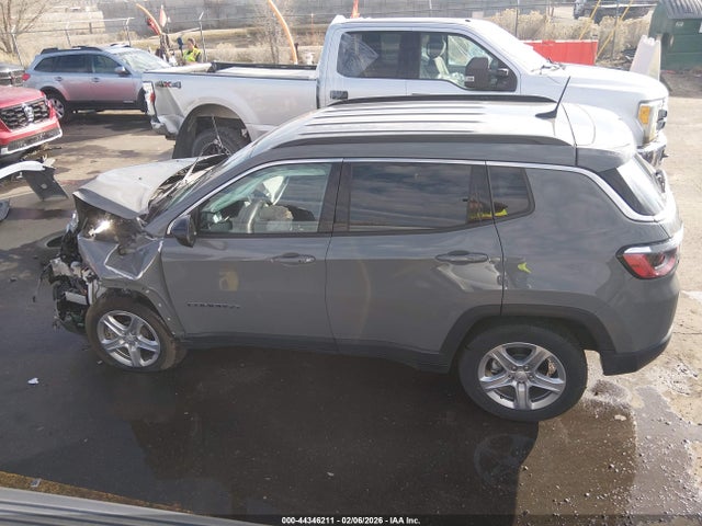 3C4NJDBN0RT607583 Jeep Compass Latitude 4x4