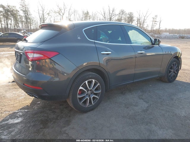 2017 MASERATI LEVANTE ZN661XUA5HX243890 Photo 3