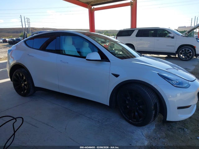 Продажа на аукционе авто 2022 Tesla Model Y Long Range Dual Motor All-wheel Drive, vin: 7SAYGDEE4NF325837, номер лота: 44346455