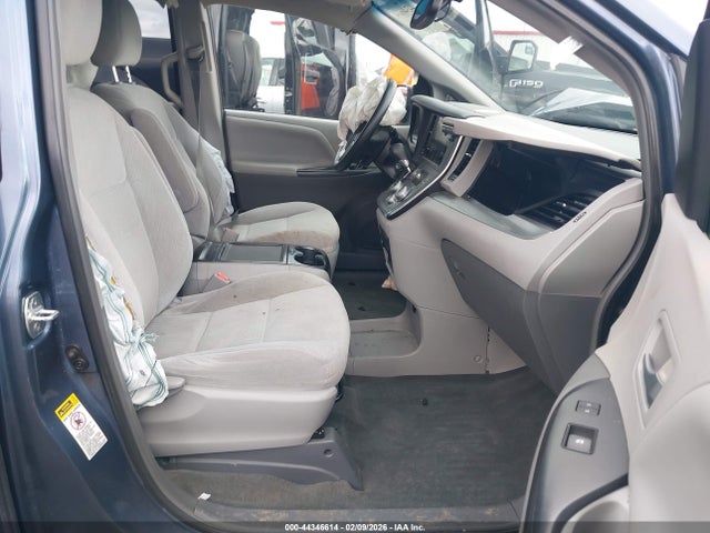 5TDKK3DCXFS619526 Toyota Sienna Le 8 Passenger