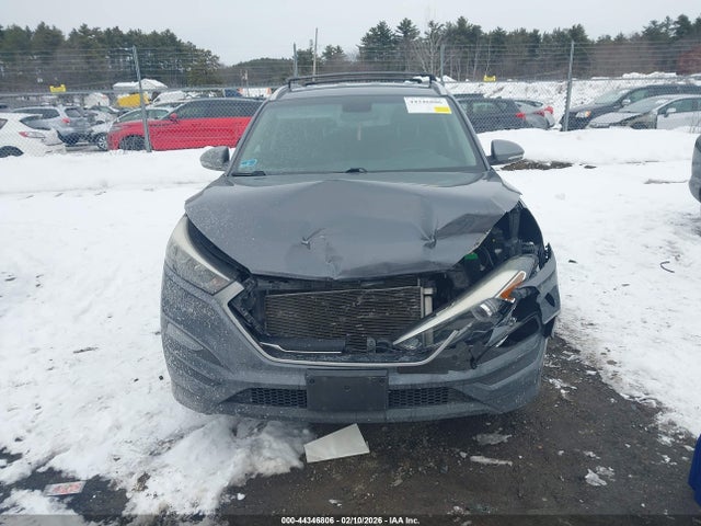 KM8J3CA49JU628823 Hyundai Tucson Sel Plus