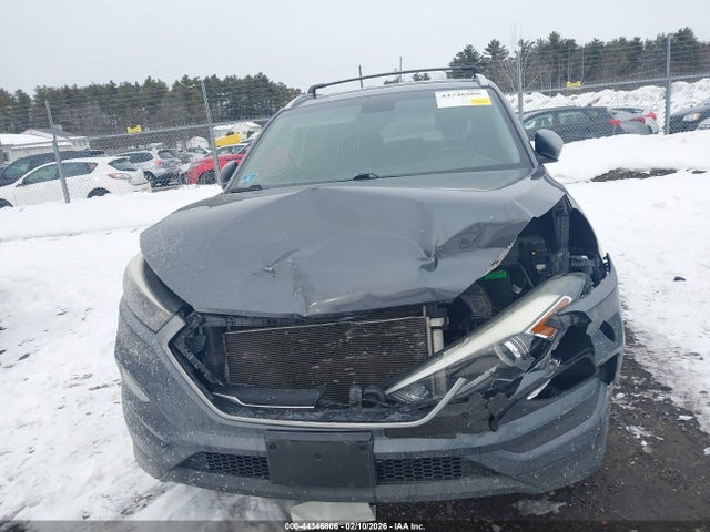 KM8J3CA49JU628823 Hyundai Tucson Sel Plus