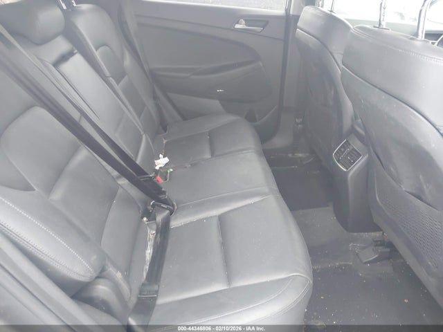 KM8J3CA49JU628823 Hyundai Tucson Sel Plus