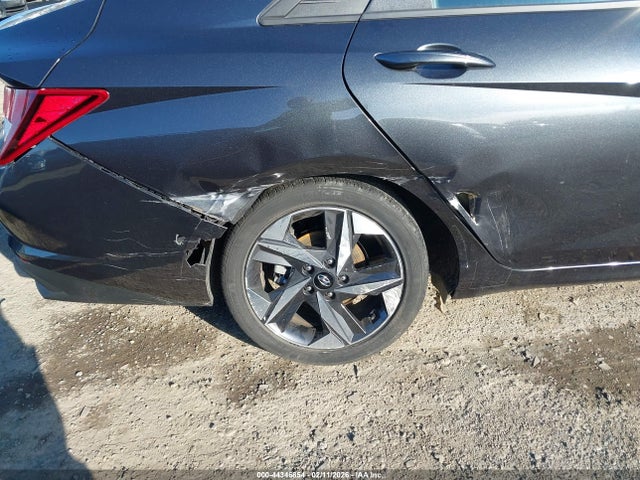 5NPLS4AGXPH090684 Hyundai ELANTRA SEL