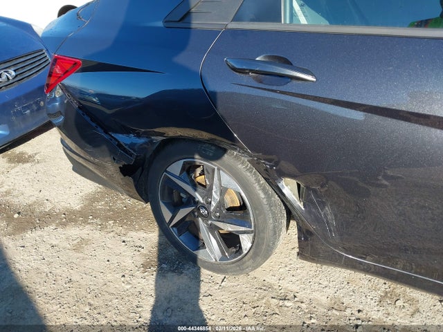 5NPLS4AGXPH090684 Hyundai ELANTRA SEL