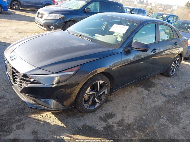 5NPLS4AGXPH090684 Hyundai ELANTRA SEL