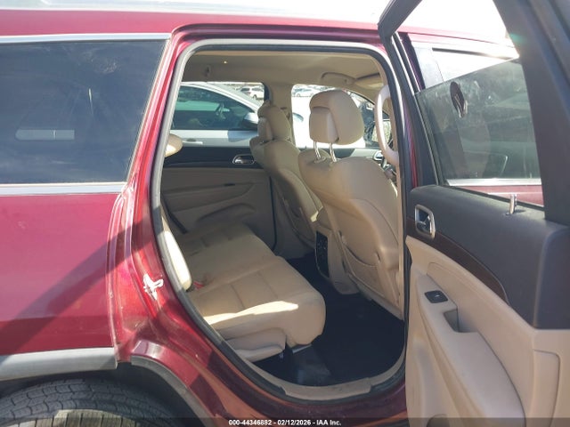 1C4RJEAG6HC647302 Jeep Grand Cherokee Laredo 4x2