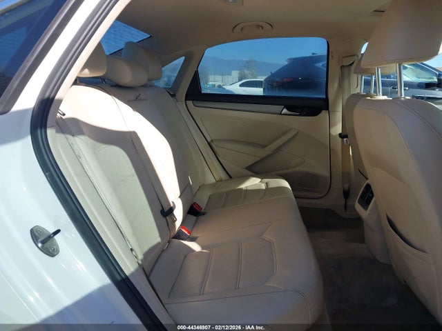 1VWBT7A36EC052902 Volkswagen Passat 1.8t Se