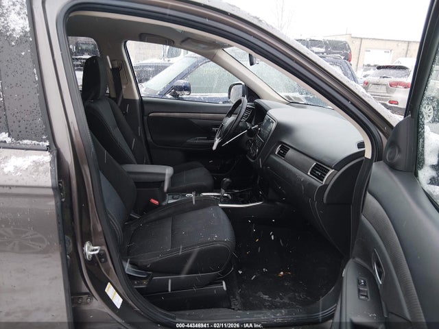 2017 MITSUBISHI OUTLANDER JA4AZ3A30HZ031027 Photo 4