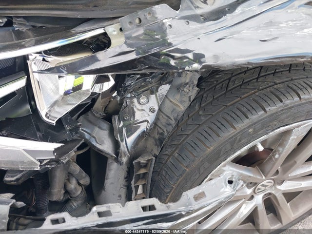 1VWDT7A32HC082668 Volkswagen Passat 1.8t R-line