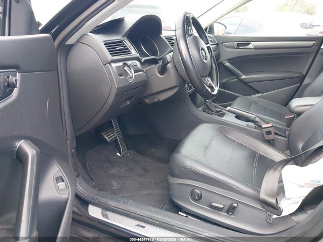 1VWDT7A32HC082668 Volkswagen Passat 1.8t R-line