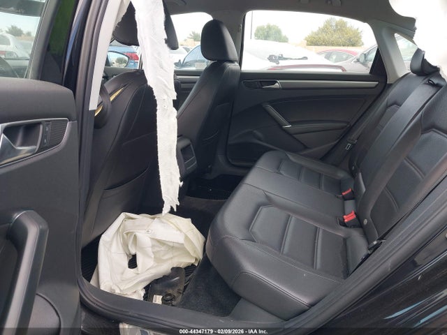 1VWDT7A32HC082668 Volkswagen Passat 1.8t R-line