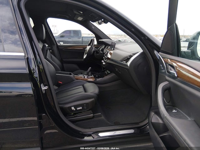 2018 BMW X3 5UXTR9C50JLC80129 Photo 4