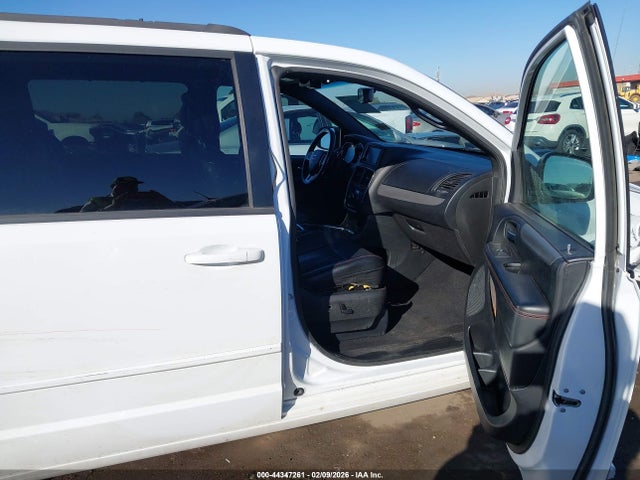2017 Dodge Grand Caravan Gt მანქანა იყიდება აუქციონზე, vin: 2C4RDGEG5HR694261, აუქციონის ნომერი: 44347261
