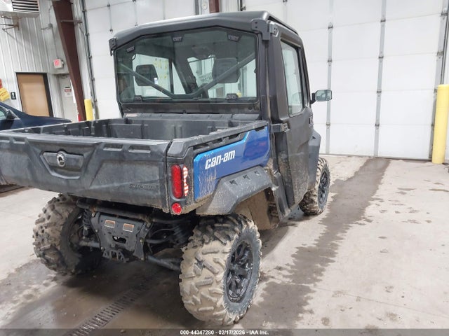 3JBUVAX46MK001317 Can Am Defender