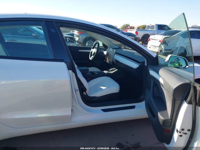 Продажа на аукционе авто 2023 Tesla Model 3 Rear-wheel Drive, vin: 5YJ3E1EAXPF462681, номер лота: 44347473