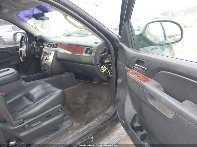 2011 CHEVROLET TAHOE 1GNSCBE08BR311962 Photo 4