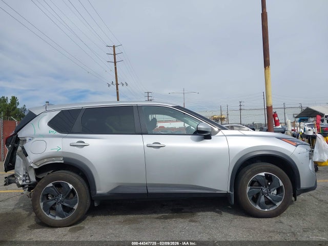 JN8BT3BA8RW352524 Nissan Rogue Sv Fwd
