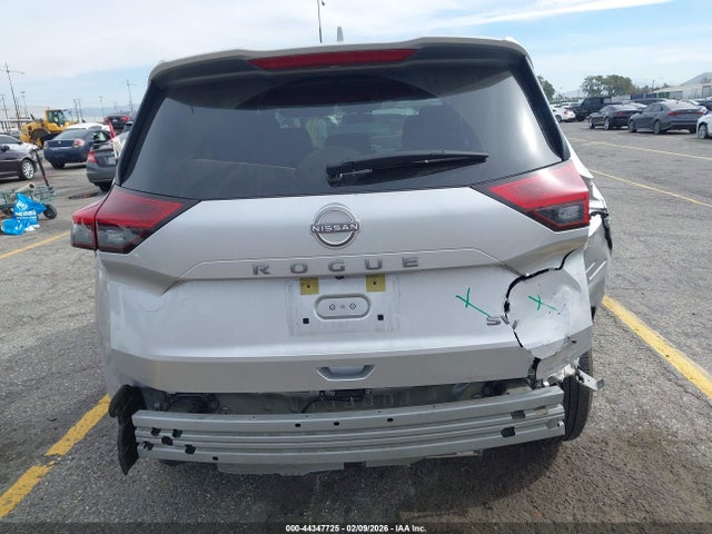 JN8BT3BA8RW352524 Nissan Rogue Sv Fwd