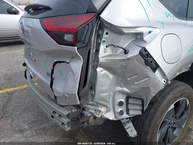 JN8BT3BA8RW352524 Nissan Rogue Sv Fwd