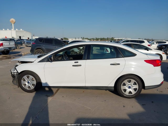Ford FOCUS S 2016 1FADP3E22GL385228 Image 15