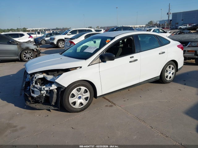 Ford FOCUS S 2016 1FADP3E22GL385228 Image 2