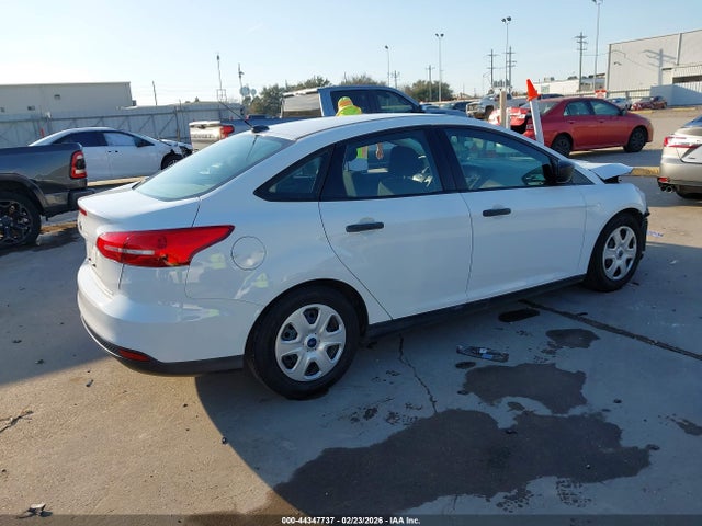 Ford FOCUS S 2016 1FADP3E22GL385228 Image 4