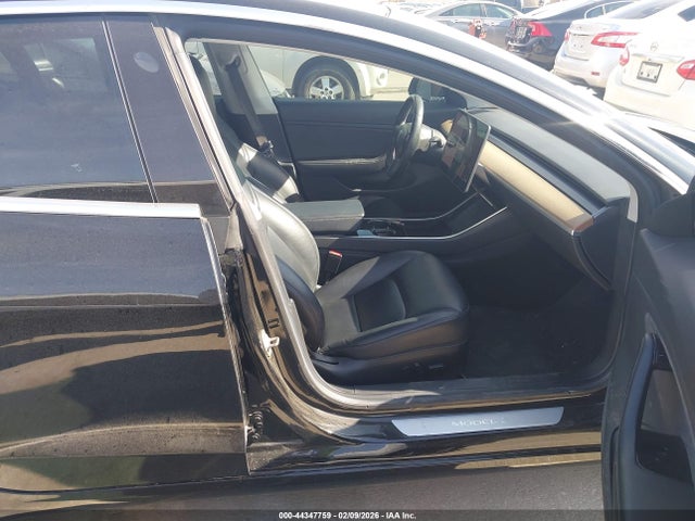 2018 TESLA MODEL 3 5YJ3E1EA2JF042792 Photo 4