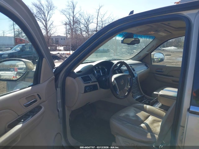 2009 CADILLAC ESCALADE ESV 1GYFK262X9R106516 Photo 4
