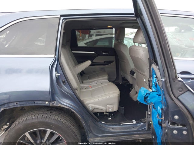 Toyota Highlander Xle 2018 5TDJZRFH8JS816576 Image 8