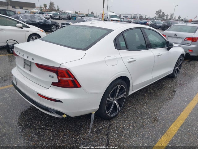 Volvo S60 B5 Core Dark Theme 2023 7JRL12FV7PG239900 Image 4