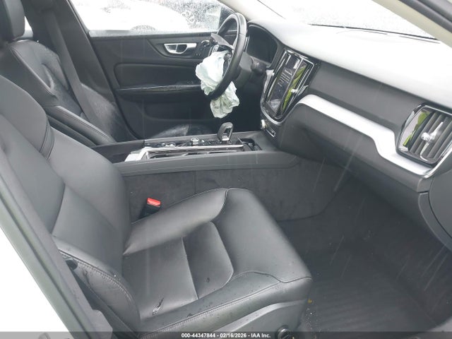 Volvo S60 B5 Core Dark Theme 2023 7JRL12FV7PG239900 Image 5